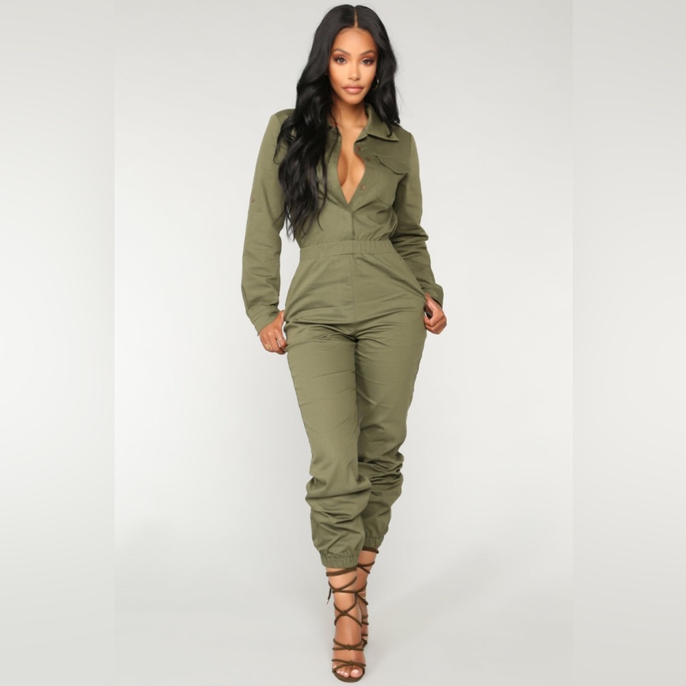 Super cute army like jumpsuit. Fitted and comfortable to wear.